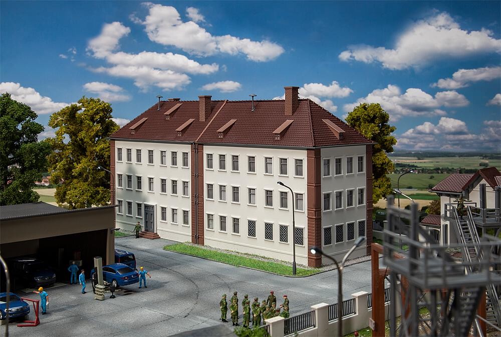 Faller 144101 Mannschaftsgebäude 1:87 Spur H0 Bausatz Neu OVP