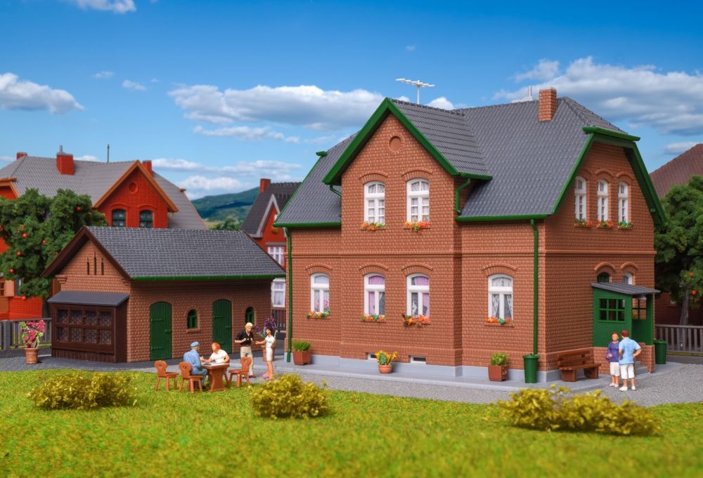 Kibri 38192 H0 Werkswohnhaus in Bottrop mit Nebengebäude
