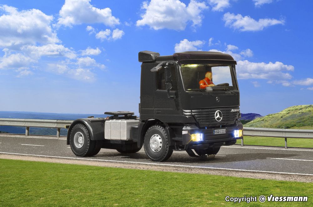 Viessmann 8113 MB ACTROS 2-achs Sattelschlepper schwarz Spur H0