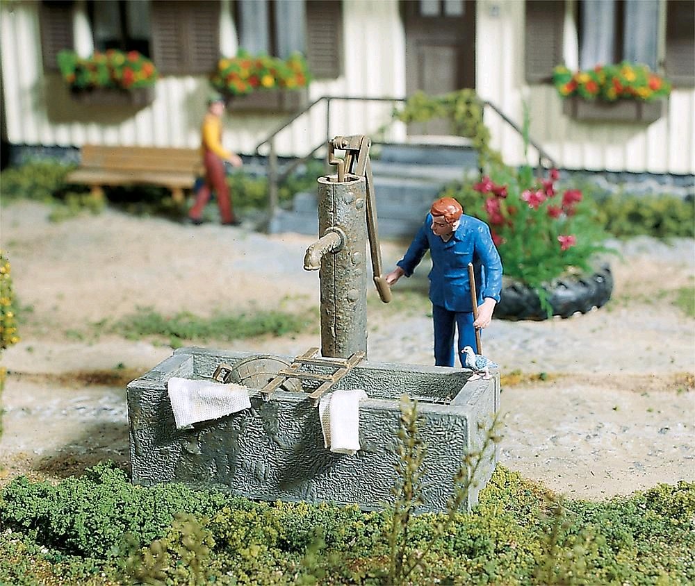 Pola 333212 Pumpbrunnen mit Wassertrog 1:22,5 Spur G Neu OVP