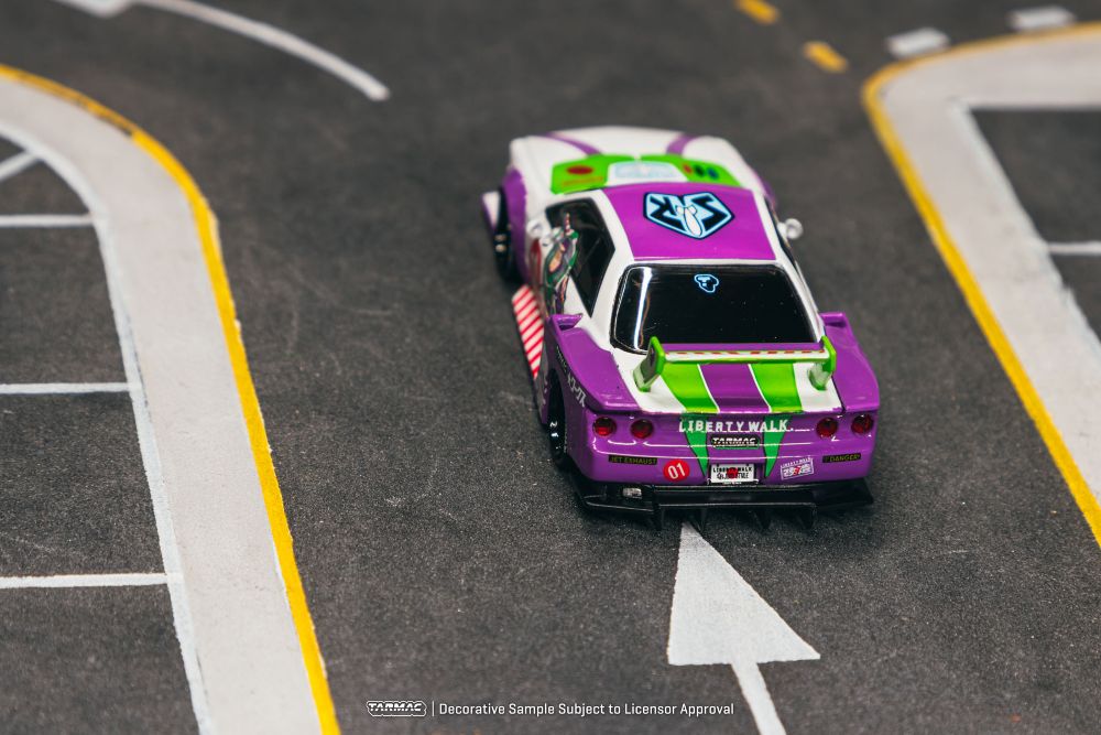 Tarmac Works T64-097-BUZZ 1/64 LB-KAIDO WORKS R32 Skyline Buzz Lightyear