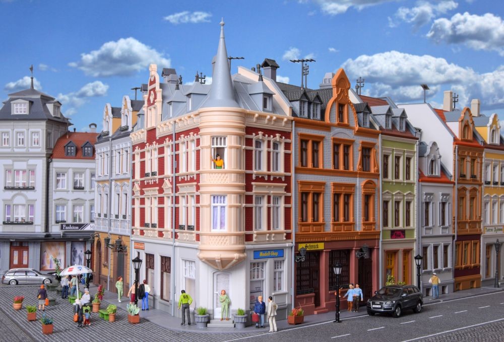 Kibri 38295 H0 Stadthaus mit Figur und Hausbeleuchtung,Funktionsbausatz