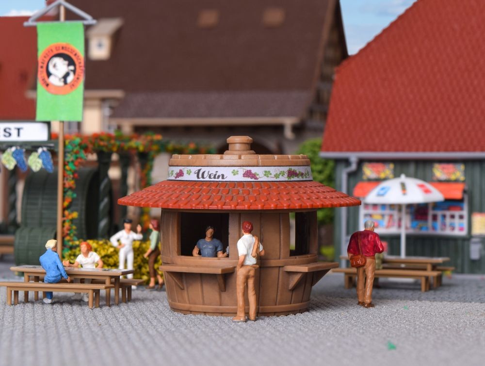 Kibri 38673 H0 Verkaufsstand Bier und Wein