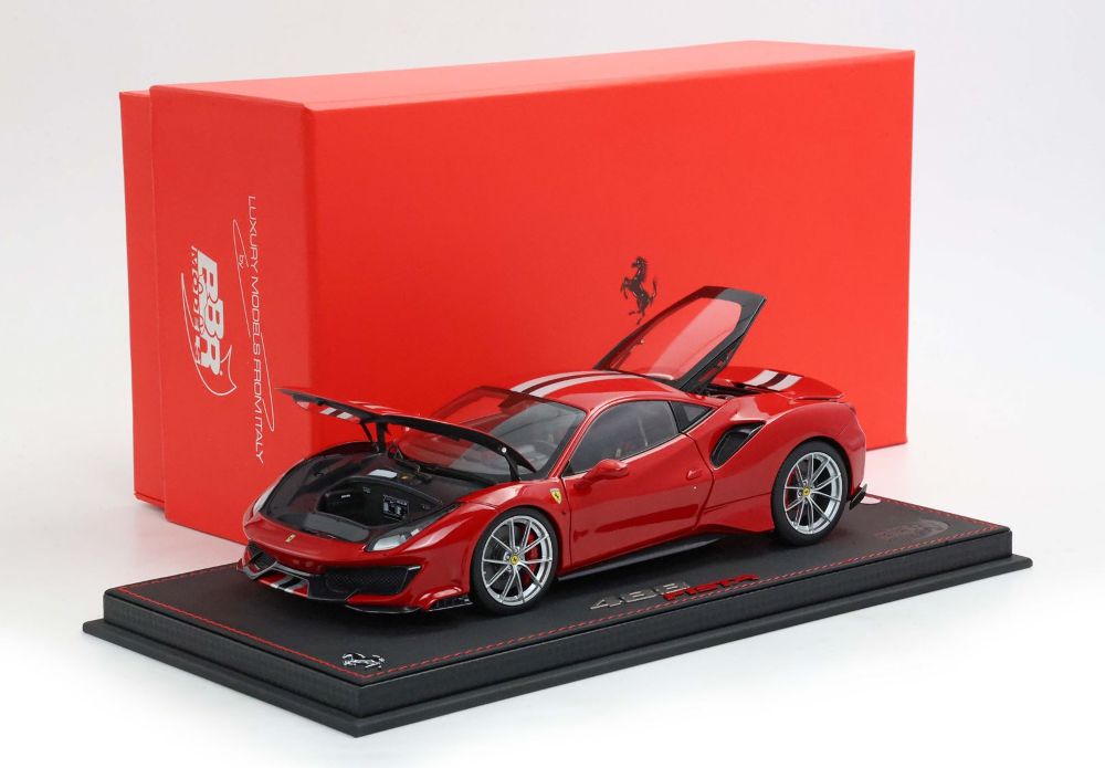 Ferrari 488 Pista - metal diecast - full open 1:18