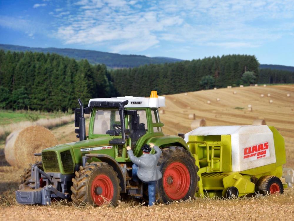 Kibri 12233 H0 FENDT Traktor mit Anbaugeräten