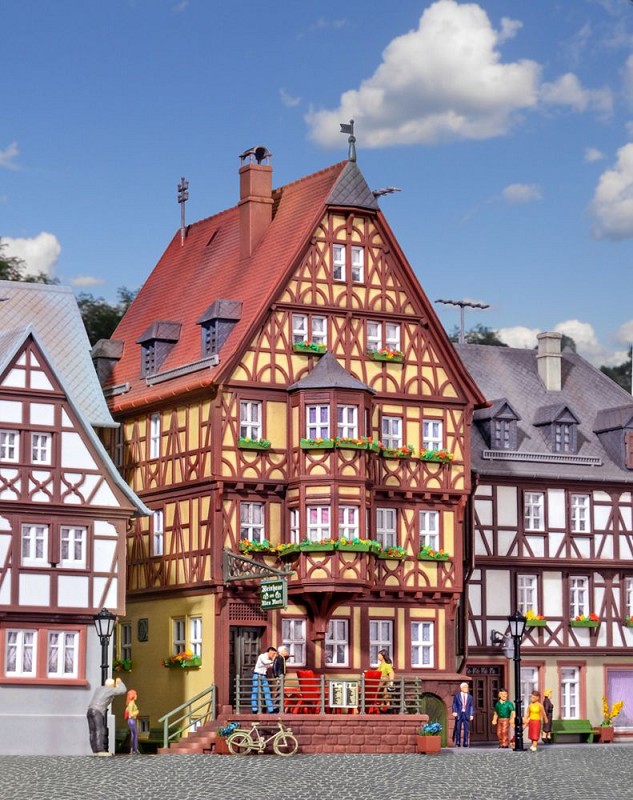 Kibri 38902 H0 Haus mit Erker in Miltenberg