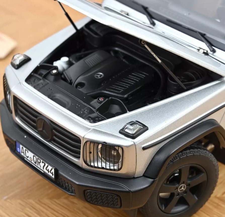Norev 183030 Mercedes-Benz G-Class 2024 Iridiumsilber 1:18 NEU