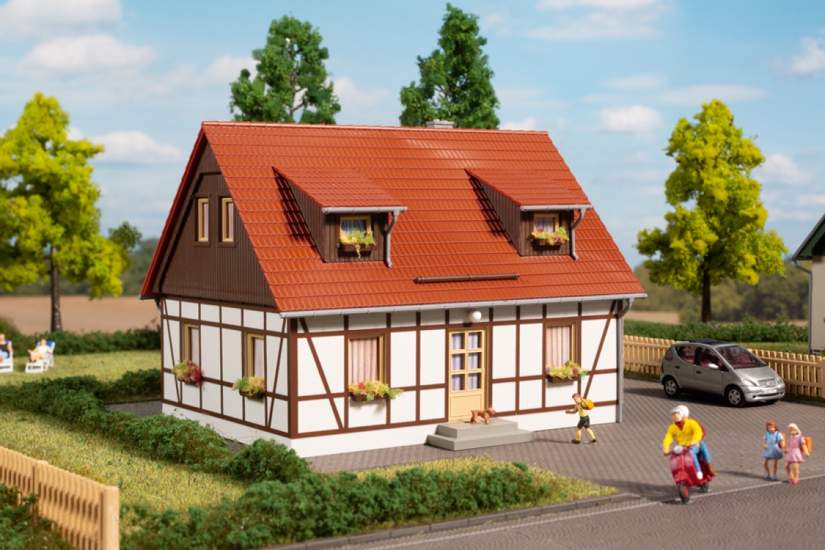 Auhagen 11453 Einfamilienhaus - Spur H0 - Bausatz - Neu - OVP