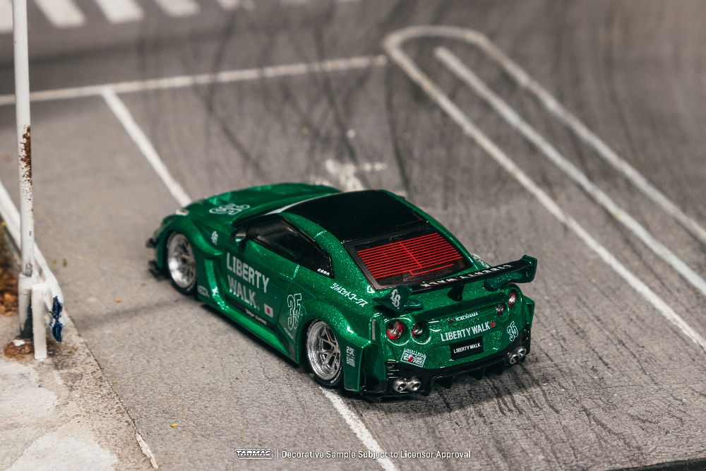 Tarmac Works T64-105-EG 1:64 NISSAN GT-R (R35) LB SUPER SILHOUETTE 2026