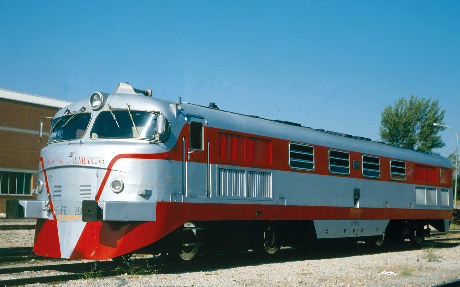 Arnold HN2673 RENFE, Diesellokomotive 352-007 „Virgen de la Almudena“, rot