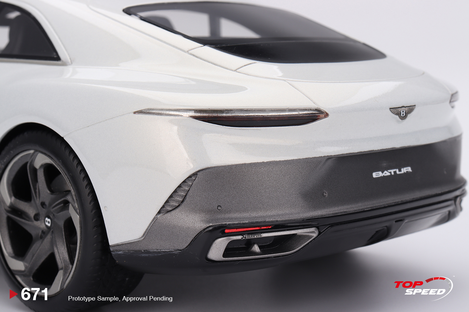 Top Speed TS0671 1:18 BENTLEY BATUR BONNEVILLE PEARL 2025