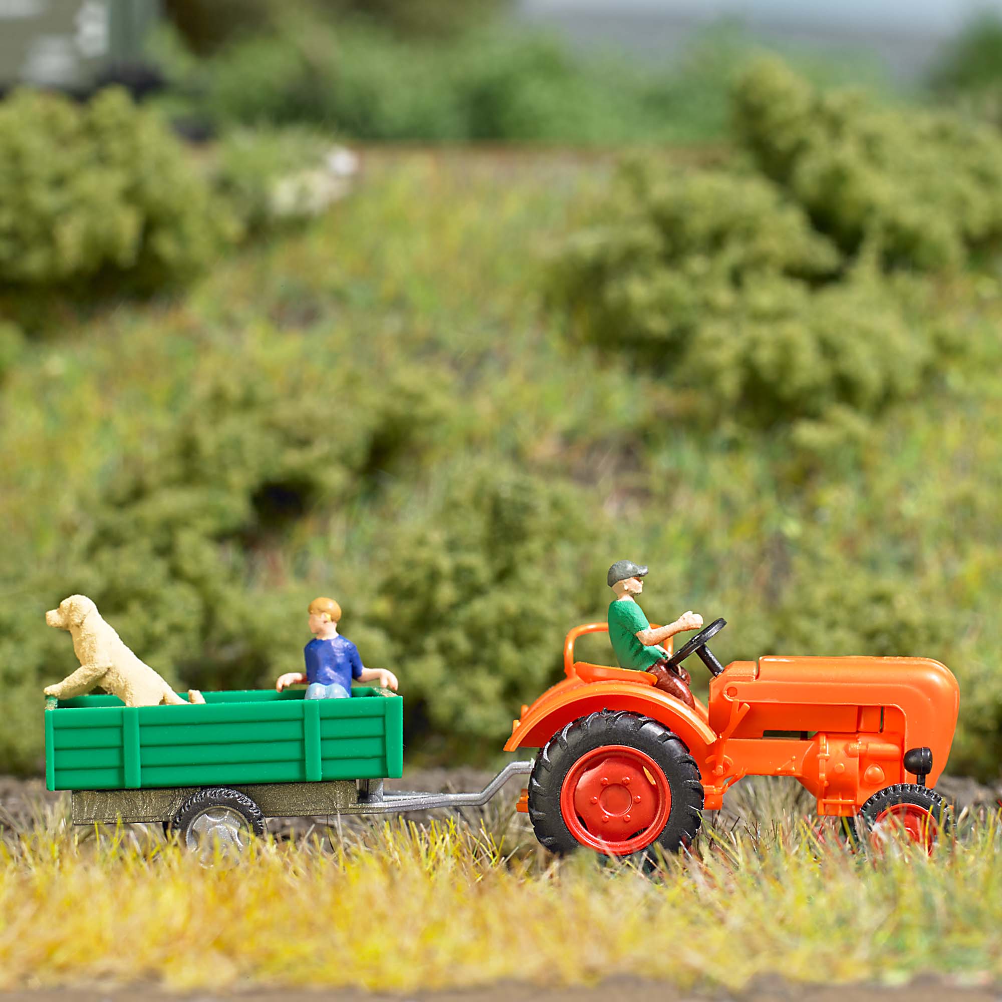 Busch 50052 Allgaier A 111 L mit Einachsanhänger und Figuren 1:87
