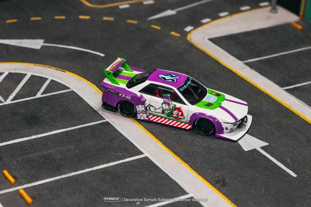 Tarmac Works T64-097-BUZZ 1/64 LB-KAIDO WORKS R32 Skyline Buzz Lightyear