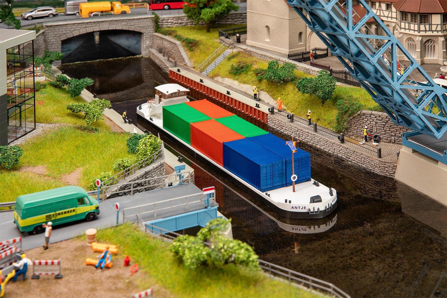 Faller 131013 Flussfrachter mit Containern 1:87 Spur H0 Bausatz Neu