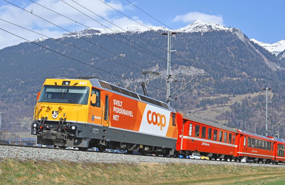 Bemo 1259181 RhB Ge 4/4 III 641 Werbelok "Coop" Spur H0m