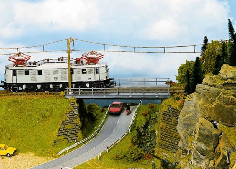 Noch 21340 Brücken Fahrbahn gerade