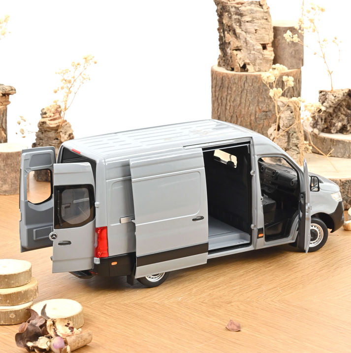 Norev 183042 Mercedes-Benz Sprinter 2018 Grau 1:18 Standmodell