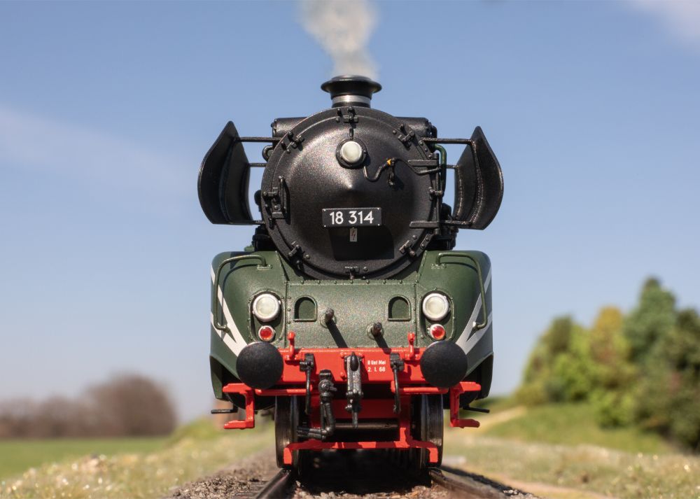 Trix 25029 Schnellzug-Dampflokomotive 18 314 (DR/DDR) Spur H0