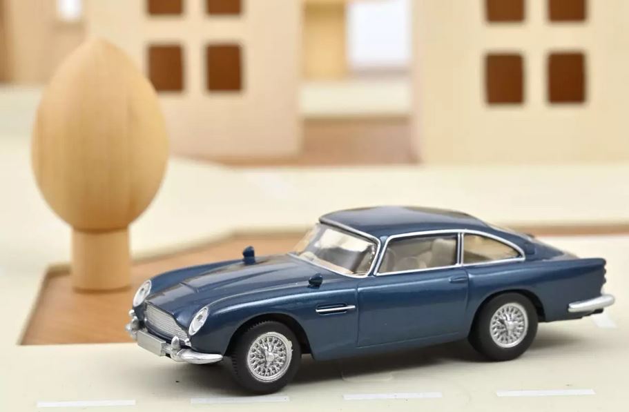 Norev 270505 Aston Martin DB5 1963 Sierra Blau Jet-car 1:43 Spur 0