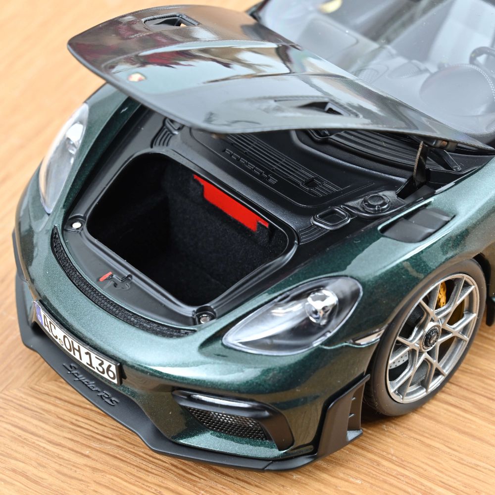 Norev 187272 Porsche 718 Spyder RS mit Weissachpaket 2023 1:18