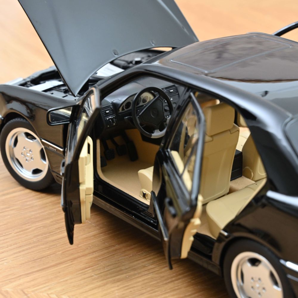 Norev 183381 Mercedes-Benz C36 AMG 1993 Obsidianschwarz metallic 1:18
