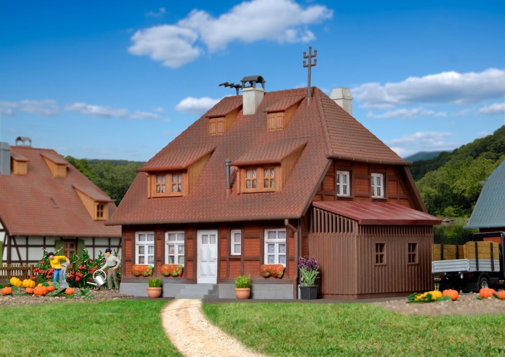 Kibri 38209 H0 Haus Mühlenweg im Spreewald inkl. Hausbeleuchtungs-Starts