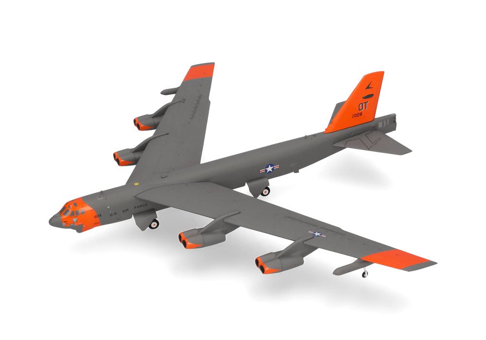 Herpa 573726 U.S. Air Force Boeing B-52H Stratofortress 1:200 NEU