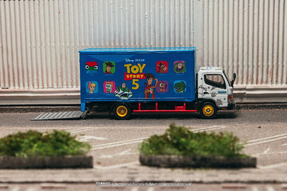 Tarmac Works T64T-TL002-TS 1/64 Mitsubishi Fuso Canter Toy Story 5