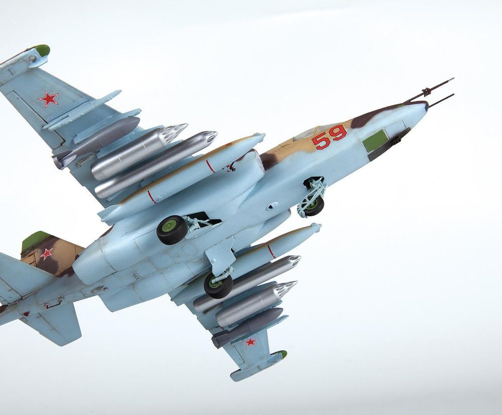 Zvezda 7312 SU-25 Frogfoot 1:72 Modellbausatz NEU OVP