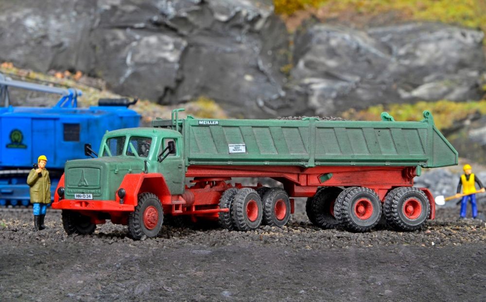 Kibri 14036 H0 MAGIRUS DEUTZ mit MEILLER Kippsattelauflieger